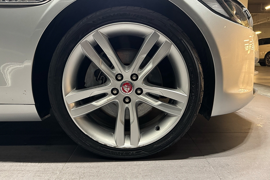 Jaguar XE Pure Luxury